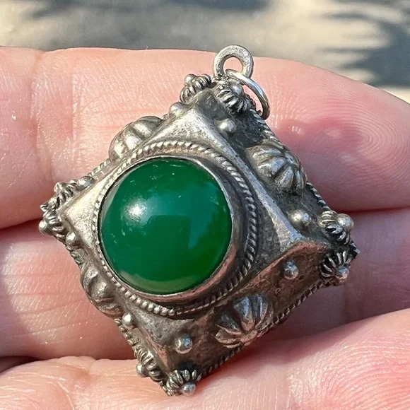 ANTIQUE VINTAGE ART DECO 800 SILVER CABOCHON GREEN ONYX AGATE LARGE FOB PENDANT